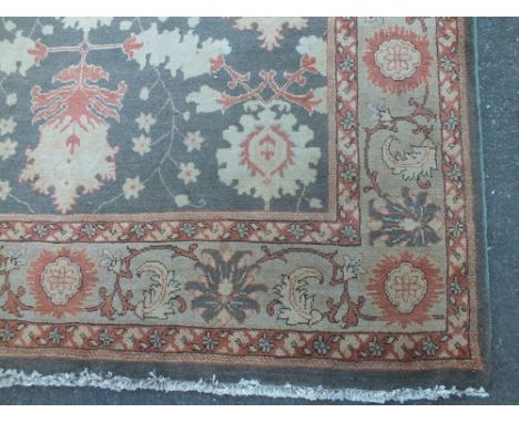 AN EASTERN 20TH CENTURY WOOLLEN RUG / CARPET, the central floral pattern with similar banding to the outside, 288 x 214 cm