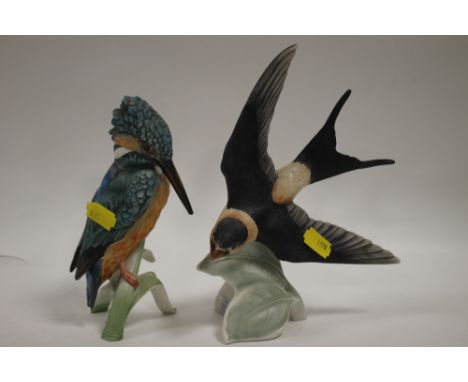 A GOEBEL KINGFISHER FIGURE TOGETHER WITH A GOEBEL SWIFT FIGURE (2)
