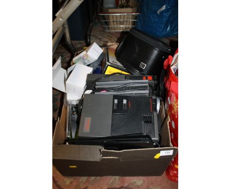 A TRAY OF ASSORTED ELECTRICALS TO INCLUDE CAMERAS, PROJECTOR ETC. 