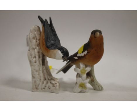 A GOEBEL FINCH FIGURE TOGETHER WITH ANOTHER (2) 