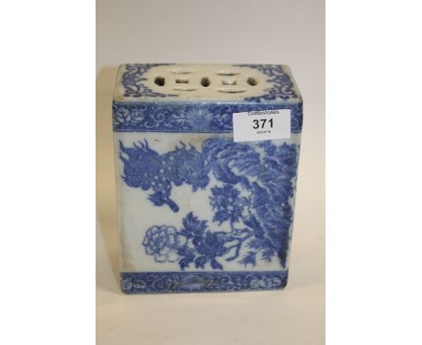 AN ORIENTAL CERAMIC PILLOW DECORATED WITH DOGS OF FO, of typical form in mainly blue and white, H 15.5 cm