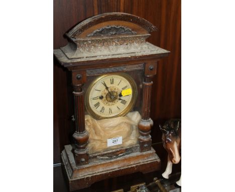 A VINTAGE MAHOGANY MANTEL CLOCK 