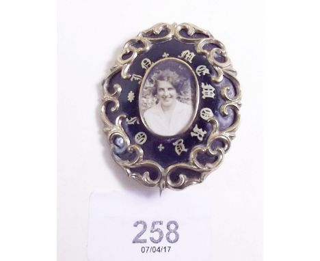 A Victorian yellow metal and black enamel mourning brooch 