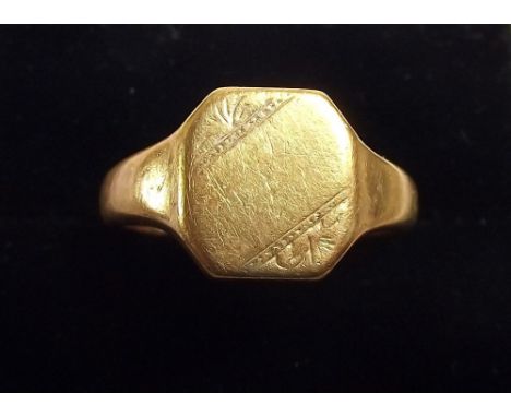 An 18ct gold signet ring - 6g