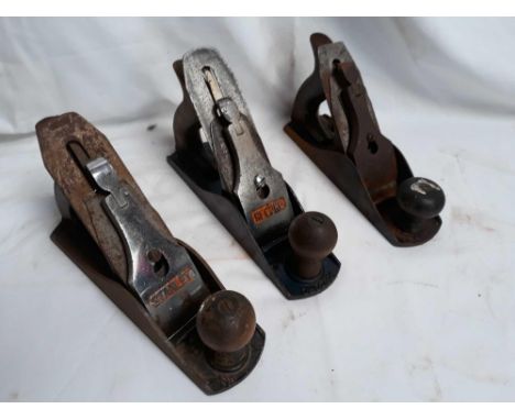  Sale Item:    2 BAILEY &amp; 1 RECORD No 4 PLANES   Vat Status:   No Vat   Buyers Premium:  This lot is subject to a Buyers 
