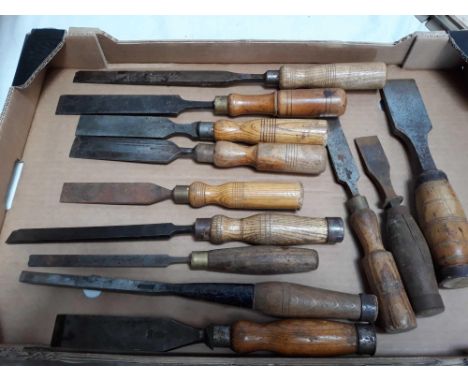  Sale Item:    BOX OF CHISELS -(AF)   Vat Status:   No Vat   Buyers Premium:  This lot is subject to a Buyers Premium of 15% 
