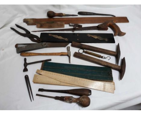  Sale Item:    BOX OF ASSORTED TOOLS   Vat Status:   No Vat   Buyers Premium:  This lot is subject to a Buyers Premium of 15%