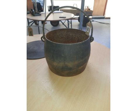  Sale Item:    BLACK POT PART KETTLE &amp; GIRDLE (AF)  Vat Status:   No Vat   Buyers Premium:  This lot is subject to a Buye