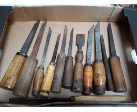  Sale Item:    BOX OF HEAVY DUTY CHISELS   Vat Status:   No Vat   Buyers Premium:  This lot is subject to a Buyers Premium of