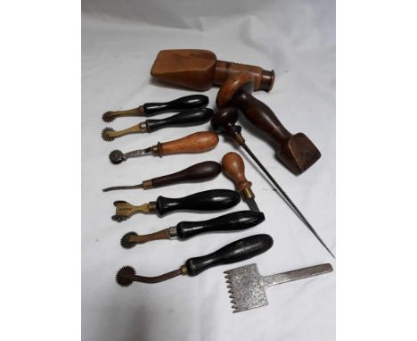  Sale Item:    BOX OF LEATHER WORKERS/SADDLERS TOOLS  Vat Status:   No Vat   Buyers Premium:  This lot is subject to a Buyers