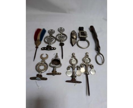  Sale Item:    BOX ASSORTED CLYDESDALE HARNESS DECORATIONS  Vat Status:   No Vat   Buyers Premium:  This lot is subject to a 
