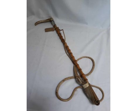  Sale Item:    ANTLER HANDLED HUNTING CROP WITH SILVER COLLAR (AF)  Vat Status:   No Vat   Buyers Premium:  This lot is subje