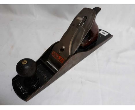  Sale Item:    STANLEY No 5.5 PLANE   Vat Status:   No Vat   Buyers Premium:  This lot is subject to a Buyers Premium of 15% 