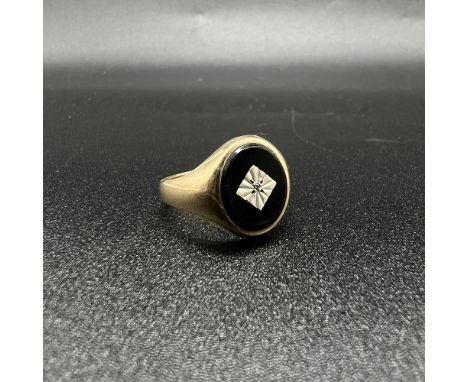 9ct yellow gold gents onyx and diamond signet ring,
3.6 grams,
size P