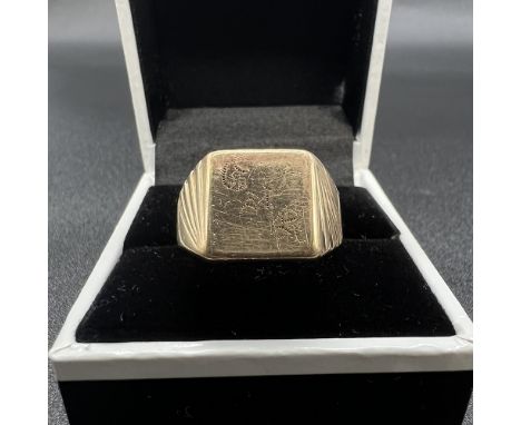 14ct yellow gold signet ring,
7 grams in weight,
size R