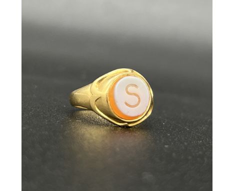 9ct yellow gold Victorian carnelian pinkie ring,
size H 1/2 leading edge,
weight 4.6 grams