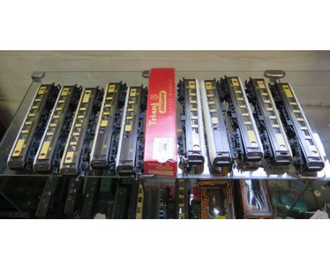 Triang: ten Pullman coaches including R.228 'Ruth' in original box (10)