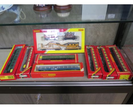 Hornby Railways: R.6365 Breakdown Pack, six coaches and SR Luggage Van in boxes (8)