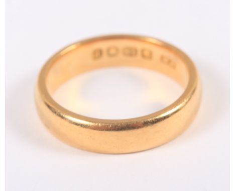 An 18ct gold wedding band, size J/K, 5.2g