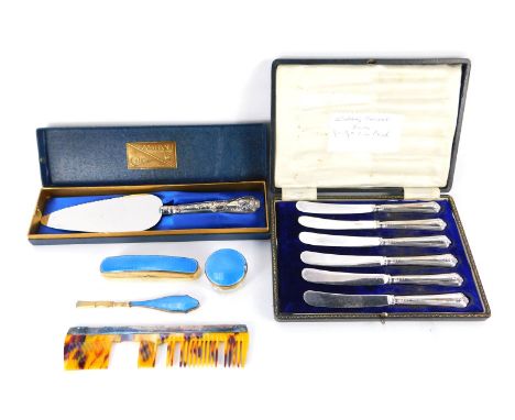 A George VI silver backed comb, Birmingham 1947, silver handled Kings pattern cake slice (boxed), six George V silver handled