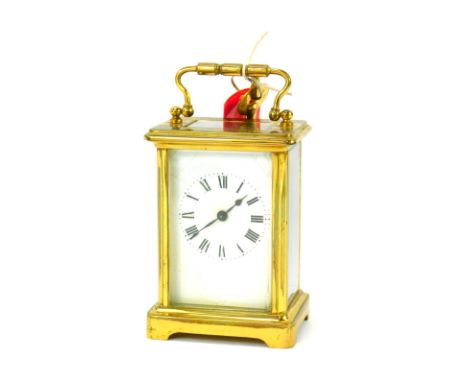 A 20thC brass cased carriage clock, a rectangular white enamel dial bearing Roman numerals, barrel key wind movement, the cas
