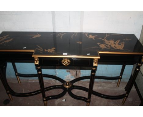 AN ORIENTAL STYLE BREAKFRONT CONSOLE TABLE WITH GOLD LEAF STYLE DECORATION W 150CM