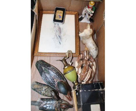 A TRAY OF COLLECTABLES TO INCLUDE A FIFA WORLD CUP 1998 PETROL LIGHTER