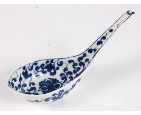 A Worcester porcelain rice spoon, underglaze blue painted in the Maltese Cross & Flower pattern after the Chinese original (l