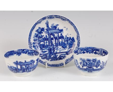 A Worcester porcelain tea bowl and saucer, blue and white printed in the Classical Ruins pattern, circa 1780, saucer dia. 12c