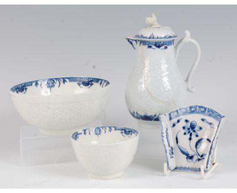 A Worcester porcelain Chrysanthemum pattern sugar bowl, the interior painted with a single chrysanthemum, the exterior being 