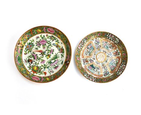 A Chinese famille rose plate, featuring four gilt panels surrounding a central ring, decorated with images of fans and birds 