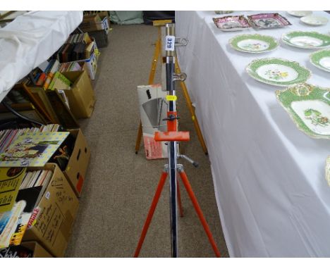 Metal multi-adjustable artist's easel