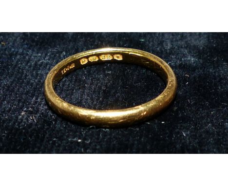 A 22 carat hallmarked gold wedding ring, 3.6 gm