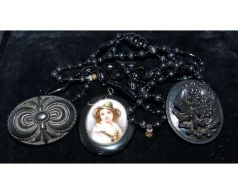 A Victorian jet bead necklace; 2 jet brooches; a jet and porcelain portrait brooch (surround chipped)