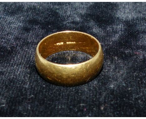 A 22 carat hallmarked gold barrel shaped wedding ring, 10.3 gm