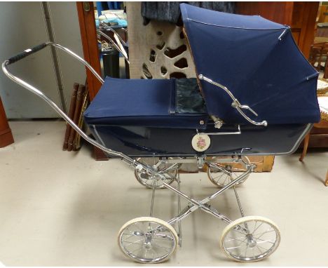 A vintage Silver Cross pram (sold as a collectors' item only)