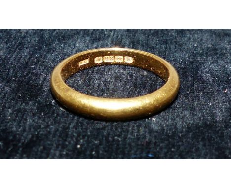 A 22 carat hallmarked gold wedding ring, 5.4 gm