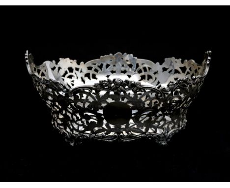  A sterling silver ajour breadbasket, 'Carrington &amp; Co., London', England, 19th century. The openworked basket with flowe