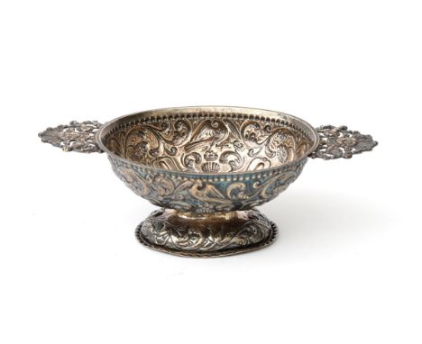  A silver brandy bowl, ca. first quarter of the 18th century. Provenance: Sneek, Friesland, The Netherlands. Engraved on the 