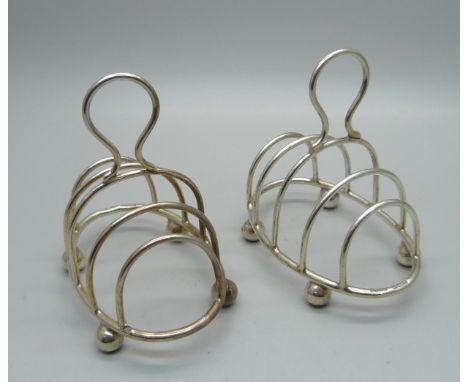 A pair of silver toast racks, Birmingham 1928, 91g 