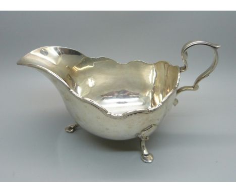 A silver sauce boat, Sheffield 1956, 216g 