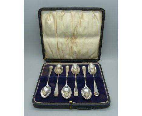 A cased set of six silver spoons, London 1920, 64g 