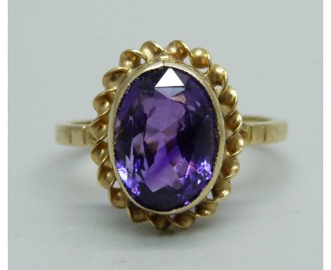 A 9ct gold and amethyst solitaire ring, 2.5g, K 