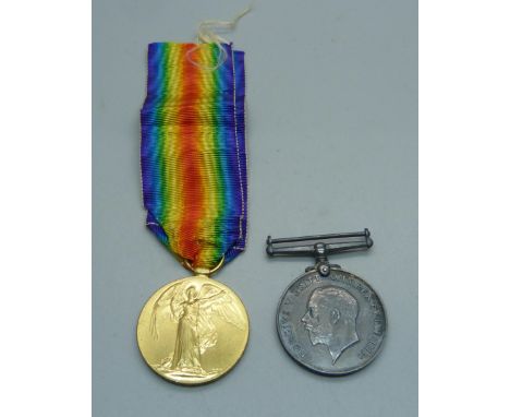 A pair of WWI medals to K. 48033 D.P.S. King  STO. 2 R.N. 