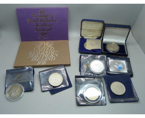 Eight commemorative coins including a silver £5 Queen and Queen Mother coin and two sets of British coinage 