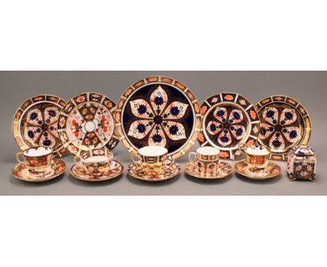 A Royal Crown Derby 1128 Imari pattern circular tray, 23cm diameter, c.1885; a 1128 pattern shaped circular side plate, date 