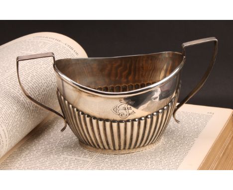 A Victorian silver two handled half fluted sugar basin, London 1899, 290g