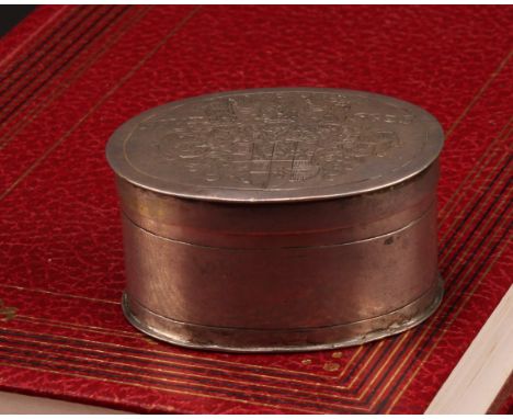 An early 18th century Continental silver oval snuff or spice box, push-fitting cover engraved with a coat of arms, 5.5cm wide