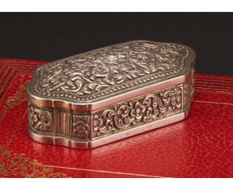 A 19th century Indian silver snuff box, chased and engraved with scrolling foliage, hinged cover, 8cm wide, c.1880