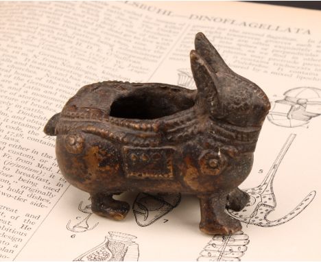 An Indian bronze zoomorphic lamp or brush washer, 9cm long, 19th century